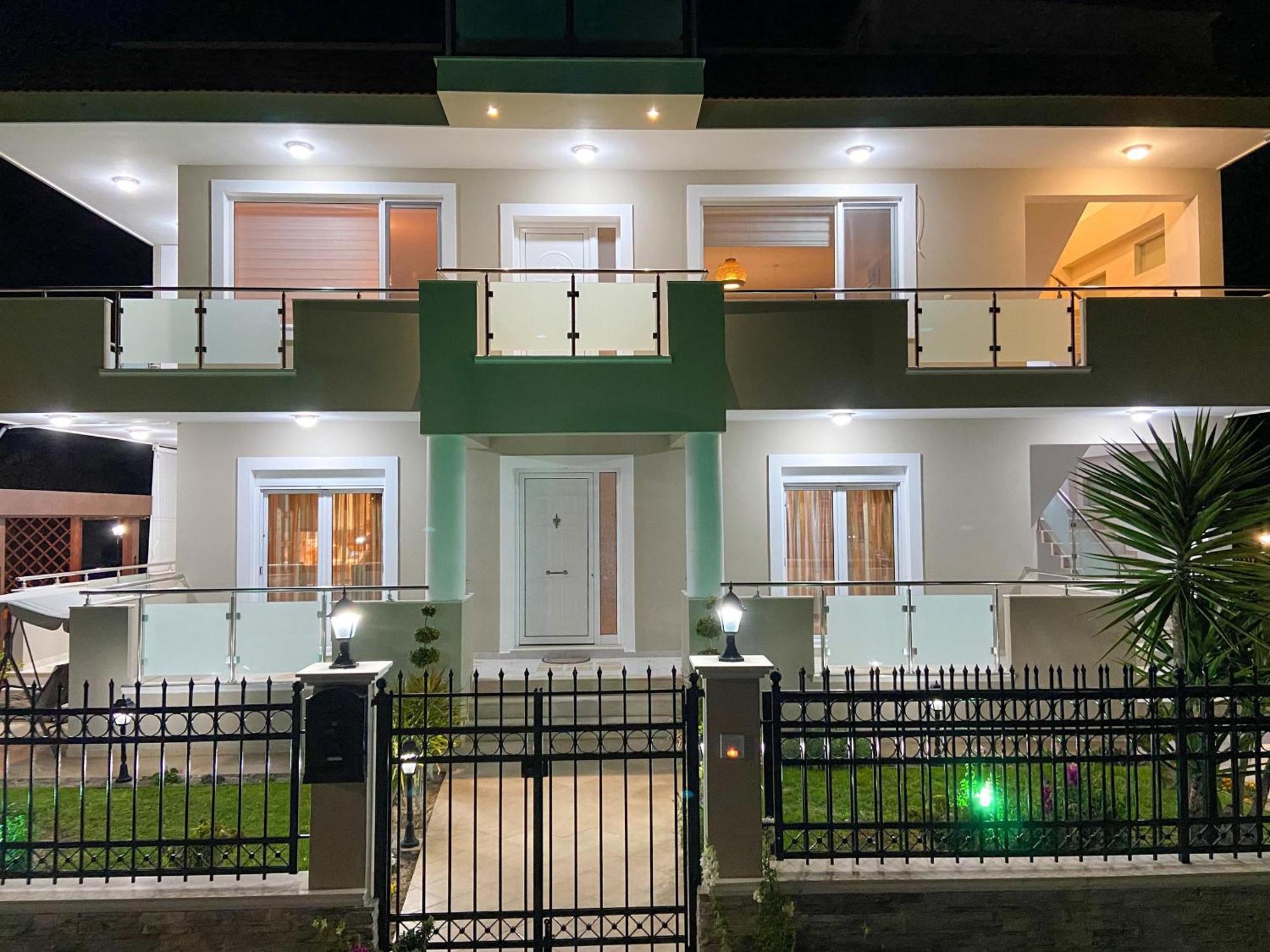 Simplycity Homestay Apartments クレマスティ エクステリア 写真